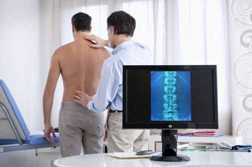 If the lower back hurts for 2-3 days, this is a reason to make an appointment with a specialist for examination.